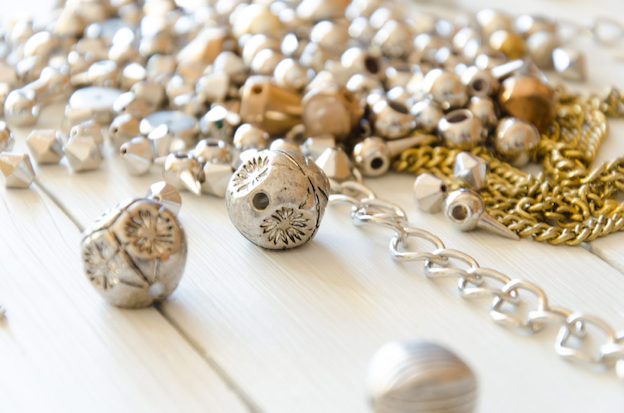 Juwelier Cohrs: Altsilber: Verschiedener Schmuck