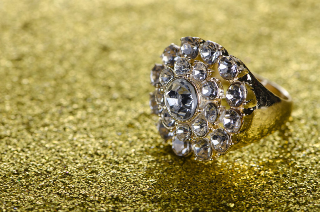 Juwelier Cohrs: Diamantenankauf: Ring mit Diamanten besetzt